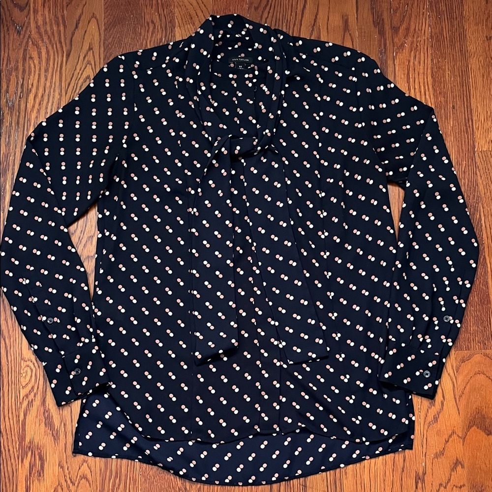 Ann Taylor Navy Long Sleeved Dotted Tie Neck Bow Blouse Size XS Office Wear